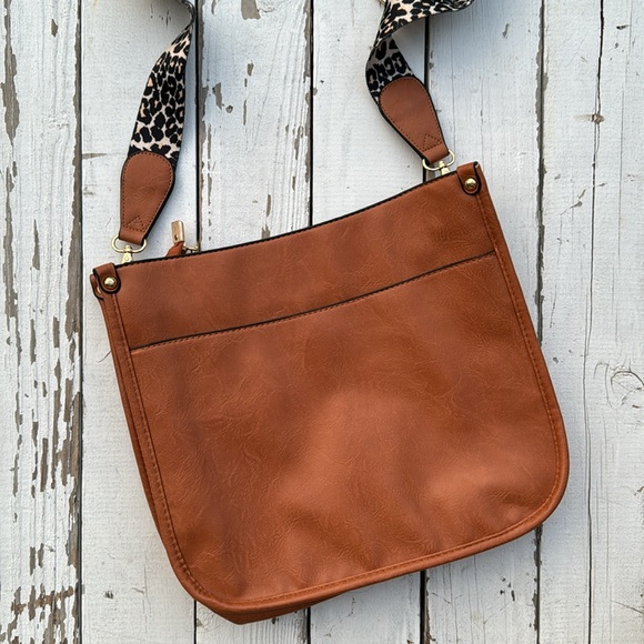 Handbags - Leather Purse with Detachable Guitar Strap NWOT